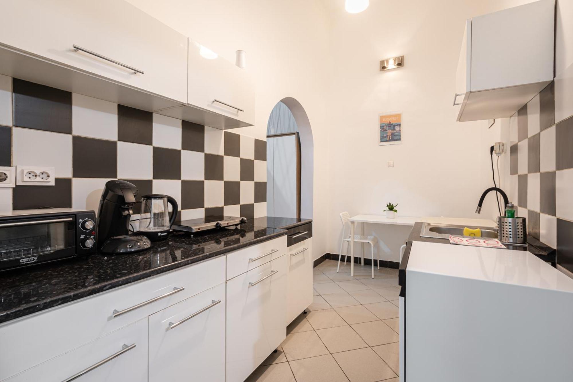 Affordable Heroes' Square Apartment Budapest