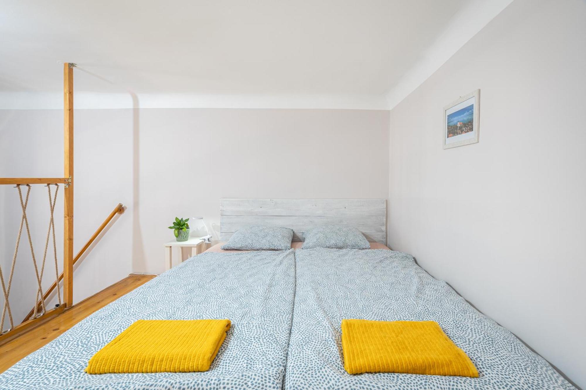 Affordable Heroes' Square Apartment *