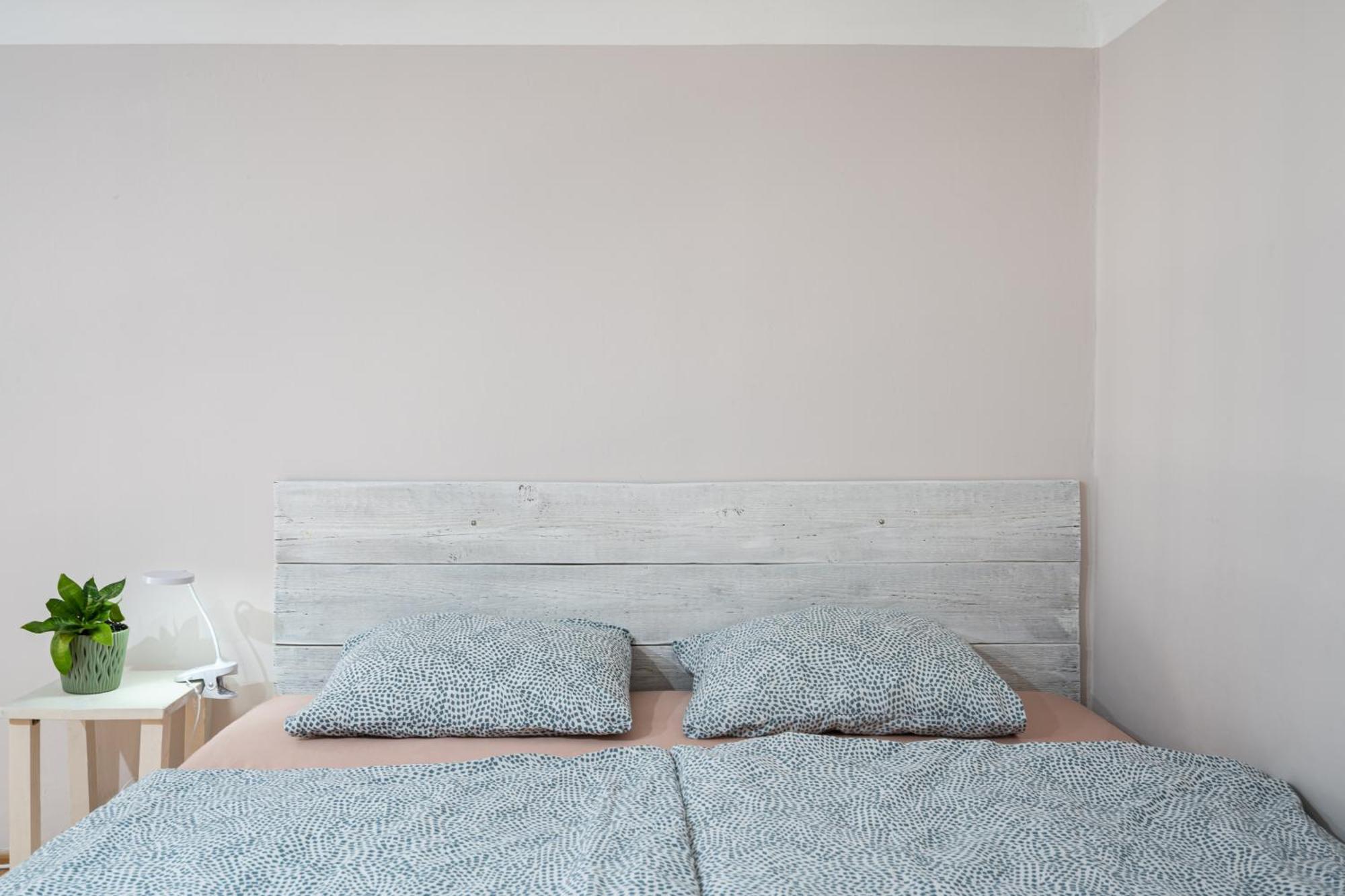 Affordable Heroes' Square Apartment *